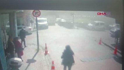 Güngören'de 5 Katlı Bina Araçların Üzerine Çöktü