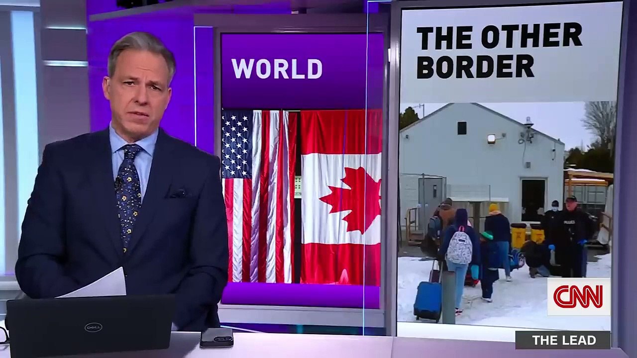 CNN follows migrants illegally entering Canada from New York road_HD