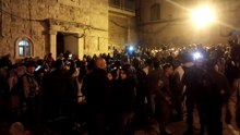 JERUSALEM-EASTERN 2017 waiting in the holy courtyard, hundreds of people come continuously