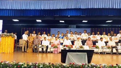 गुजरात: तीन मेलों में 1143 युवाओं को सौंपे रोजगार पत्र