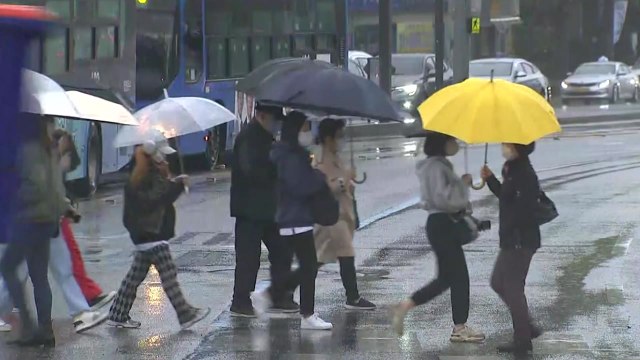 [날씨] 오전까지 황사 영향...오후 남부 비 오며 해소 / YTN