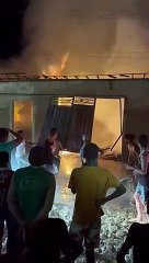 Incêndio deixa imóvel destruído