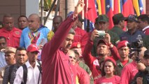 Miles de chavistas marchan en Caracas contra el 