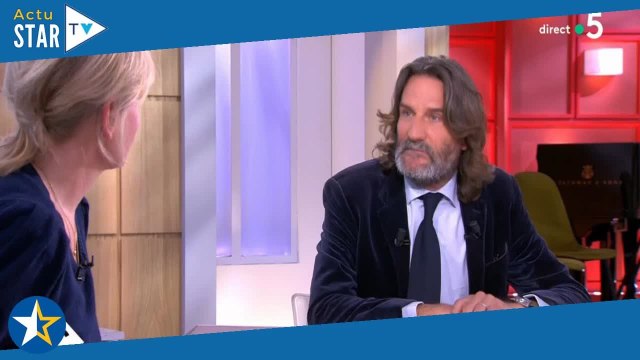 Elle le dit moins à l'antenne... : Frédéric Beigbeder tacle Anne-Elisabeth Lemoine qui riposte en