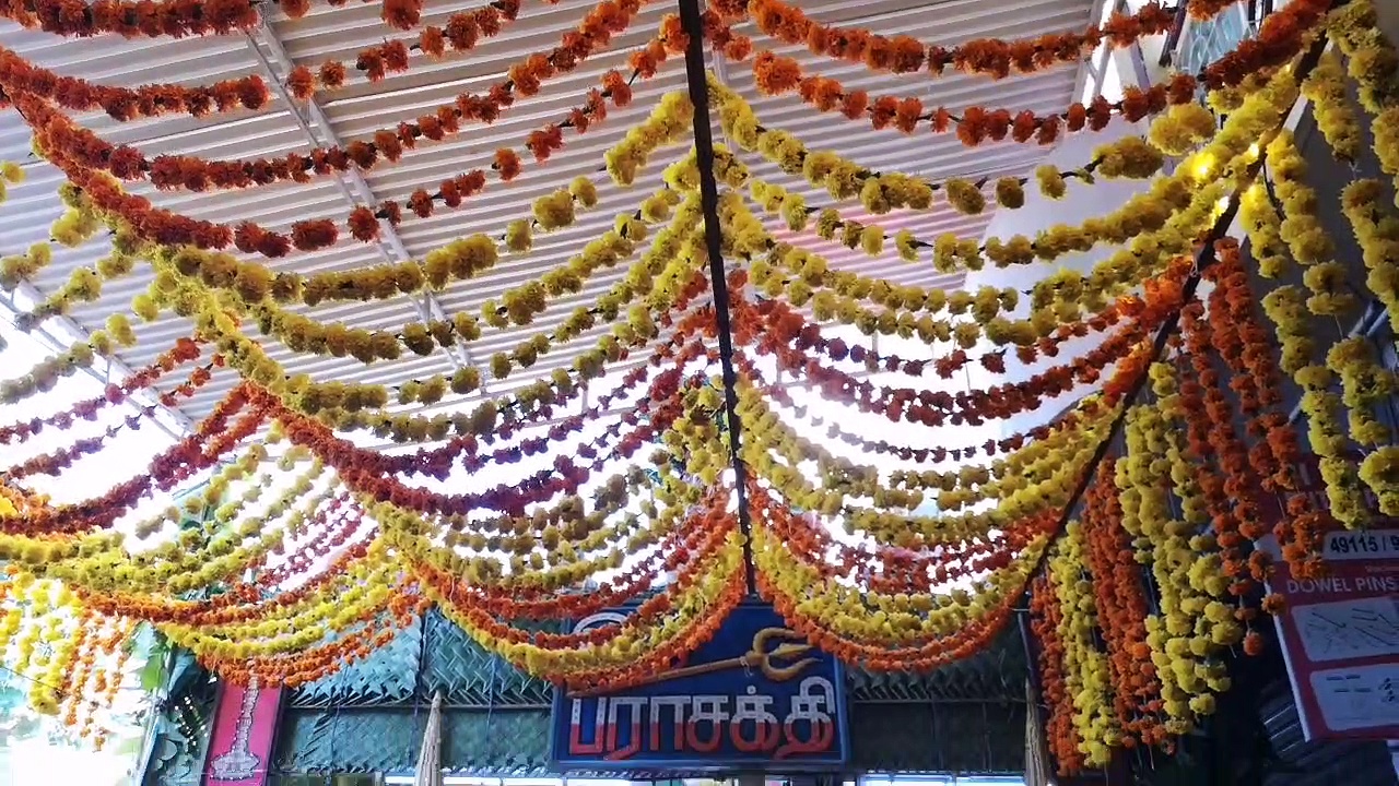 முத்து மாரியம்மனுக்கு ரூ. 6 கோடியிலான பணம், நகை, வைர ஆபரணங்களால் அலங்காரம்!