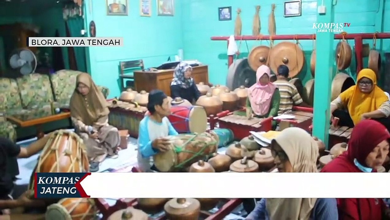 Bermain Gamelan Sambil Menunggu Waktu Berbuka Puasa