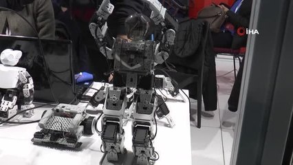 Öğrencilerin yaptığı insansı robotlar fuarda yoğun ilgi gördü