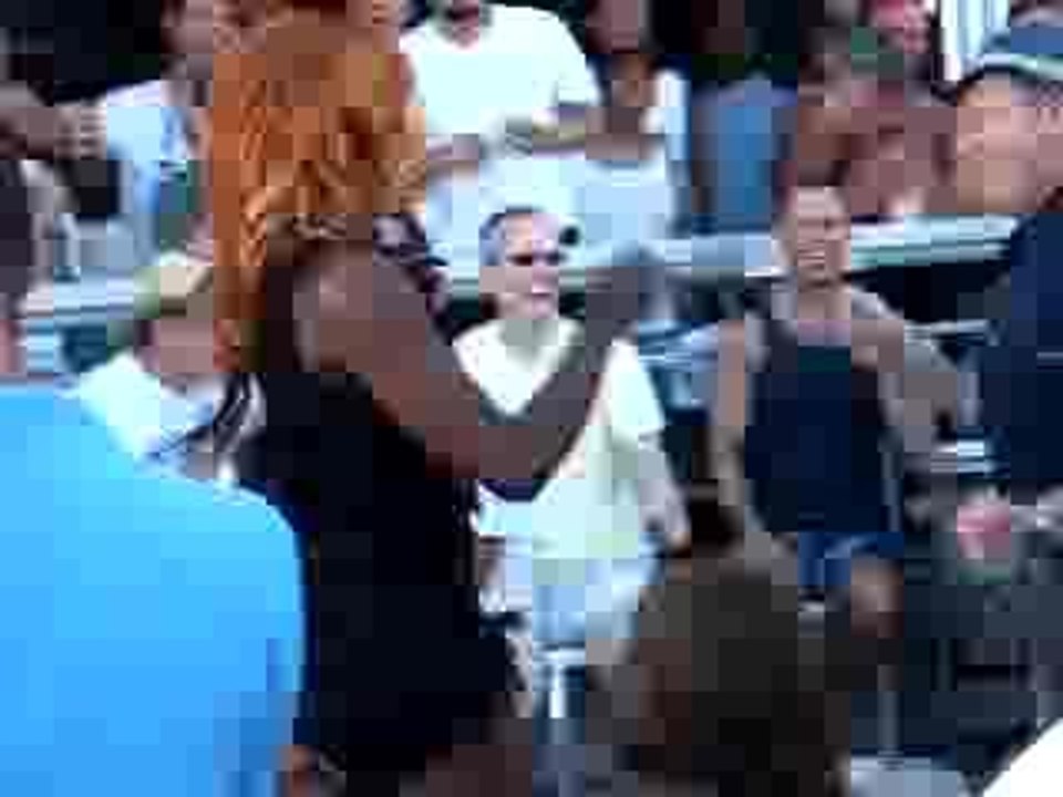 Miami travesti chante dans bar Gay