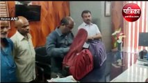 बेंगलुरु में ऑटो-रिक्शा से 1 करोड़ रुपए जब्त, नोटों की गड्डियां देख अधिकारी भी हैरान