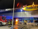 Bastia Umbra, supermercato distrutto da un incendio