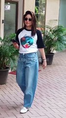 Kareena Kapoor Spotted Outside Her House In Bandra