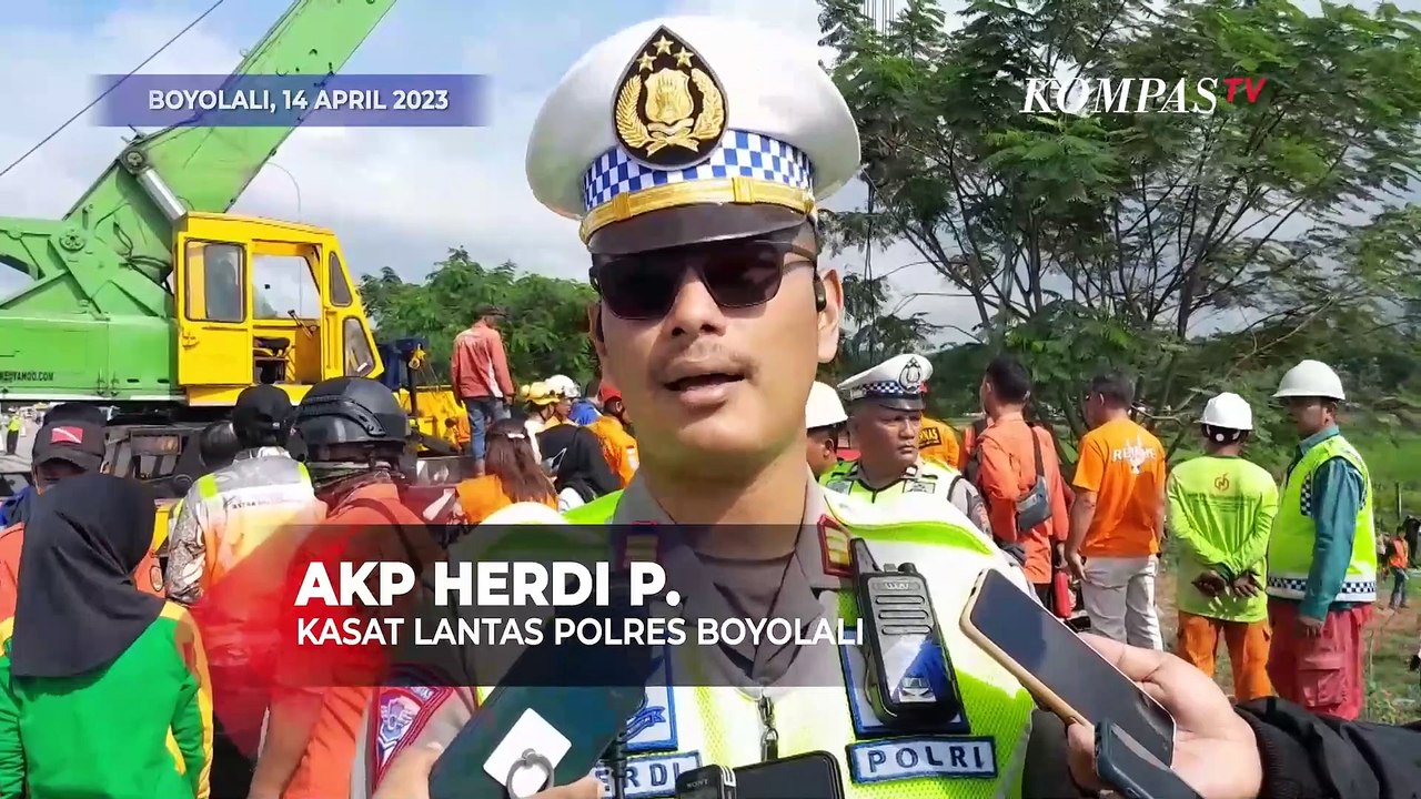 Kecelakaan Beruntun di Tol Semarang-Solo Hari I...