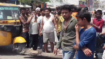 निजी अस्पताल में इलाज के दौरान बिगड़ी मरीज की तबीयत, मौत के बाद परिजनों ने किया सड़क जाम