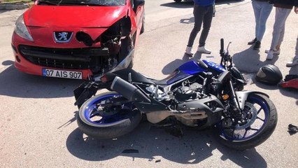 Bandırma'da motosiklet ile otomobil çarpıştı: 1 yaralı