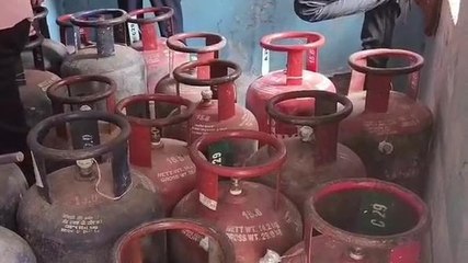रतलाम: खाद आपूर्ति विभाग ने अवैध रूप से रखी घरेलू गैस टंकी जब्त की, पंचनामा बनाया