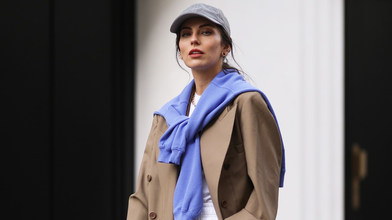 In nur 3 Sekunden: Mit diesem Styling-Trick kannst du ruckzuck dein Outfit aufwerten