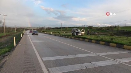 Takla atarak metrelerce sürüklenen hafif ticari araçtan sağ çıktı