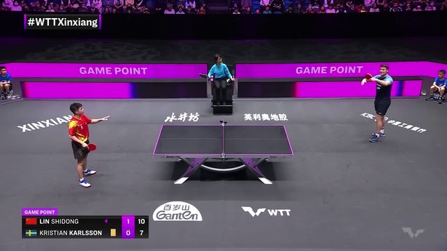Ce joueur de Ping Pong réussit un sauvetage magique qui piège son adversaire
