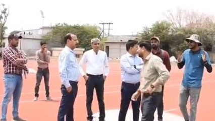 सागर: कलेक्टर ने लगाई ठेकेदार की क्लास, किया औचक निरीक्षण