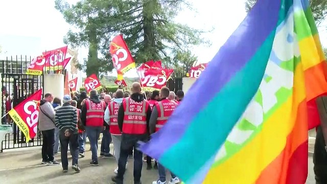Les syndicats manifestent devant les sous-préfectures