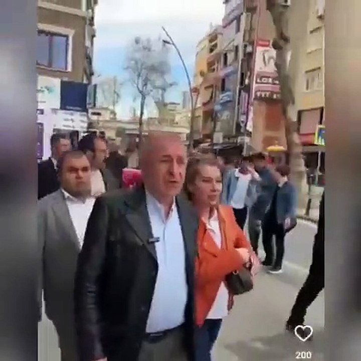 Ümit Özdağ'dan Yeşil Sol Parti standına: Bak kimler var bak; dağdan şehre inenler var
