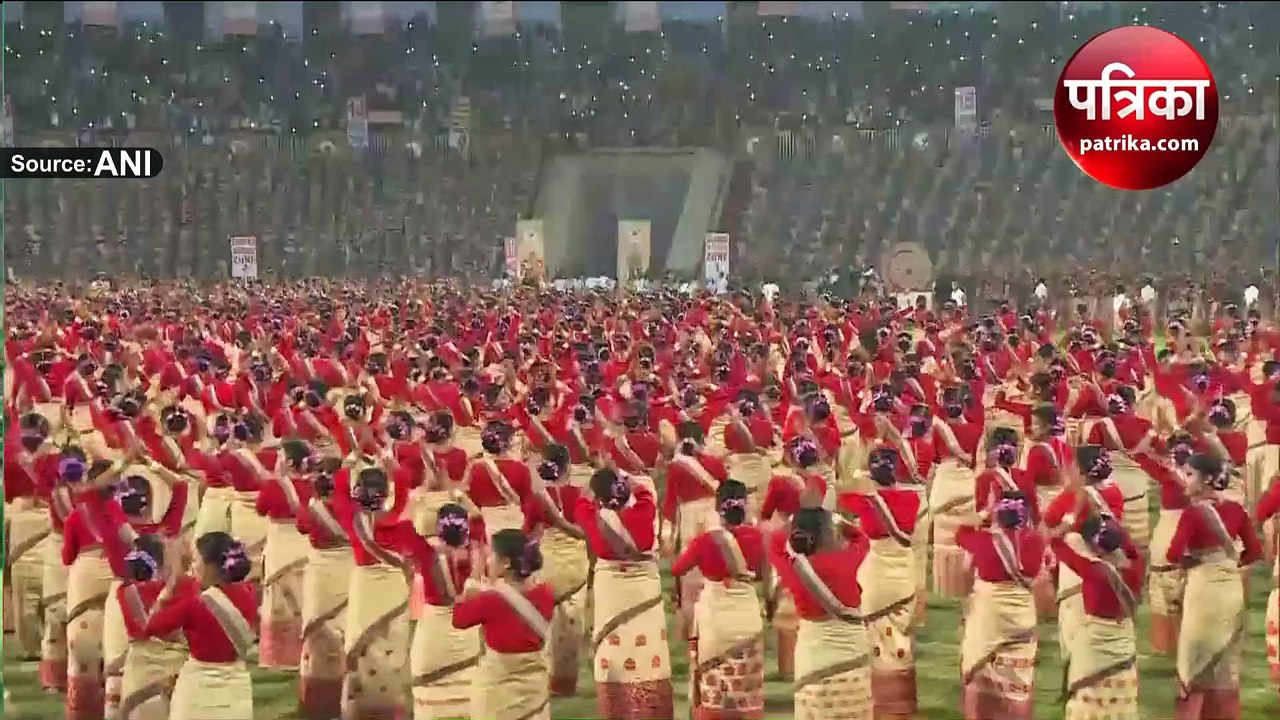 Video : पीएम मोदी ने गुवाहाटी में देखा मेगा बिहू नृत्य