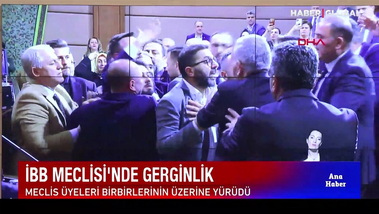 İBB Meclisi'nde gerginlik: Meclis üyeleri birbirlerinin üzerine yürüdü