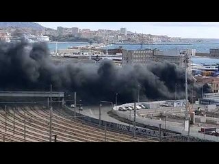 Marseille : un incendie devant la porte 2C du port de commerce