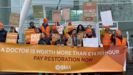 Los médicos residentes celebran su última jornada de huelga en Inglaterra