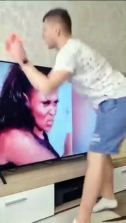 fight_with_tv__#shorts_#memes_#trynottolaugh_#viral(360p)