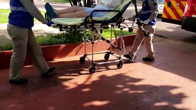 Mulher fica com a mão presa em cilindro elétrico e precisa ser socorrida pelo Corpo de Bombeiros