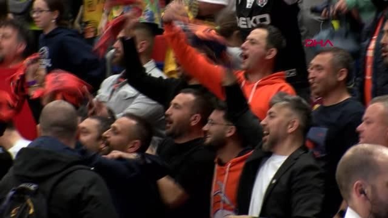 SPOR ÇBK Mersin Yenişehir Belediyesi'nin Türk bayraklı sevinci engellendi