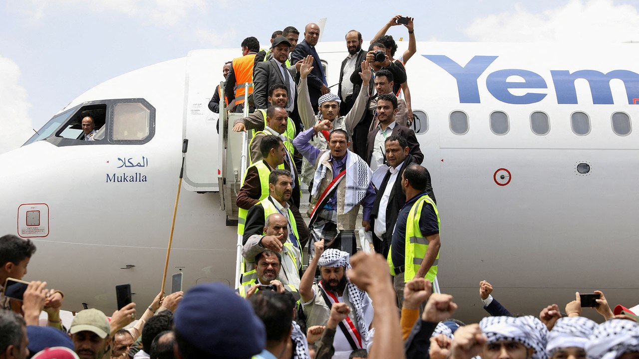 بدء تنفيذ صفقة تبادل أسرى في اليمن تشمل 887 أسيرا