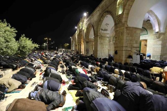 Mescid-i Aksa'da 200 bin Müslüman teravih namazı kıldı