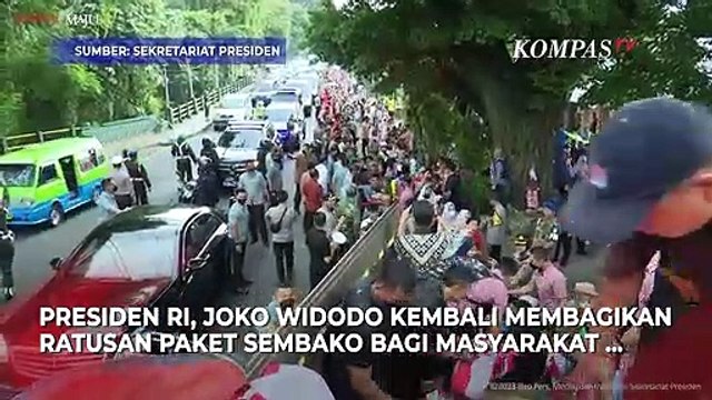 Momen Warga Bogor Antusias Antre dapat Paket Sembako dari Presiden Jokowi