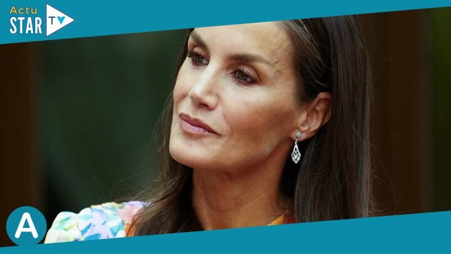 Letizia d'Espagne brille sans se ruiner: sa robe colorée qui sent bon l'été coûte moins de 100 euros