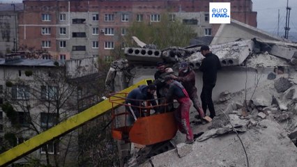 Al menos ocho muertos y 21 heridos tras un bombardeo sobre un edificio en Sloviansk