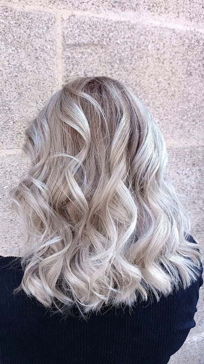 blayage blond polaire coiffeur coloriste aix-en-provence