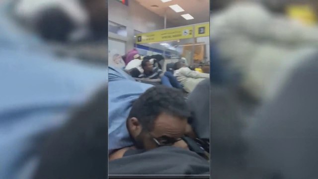 صور تظهر الهلع داخل مطار #الخرطوم بعد اشتباكات بين الجيش والدعم السريع #العربية