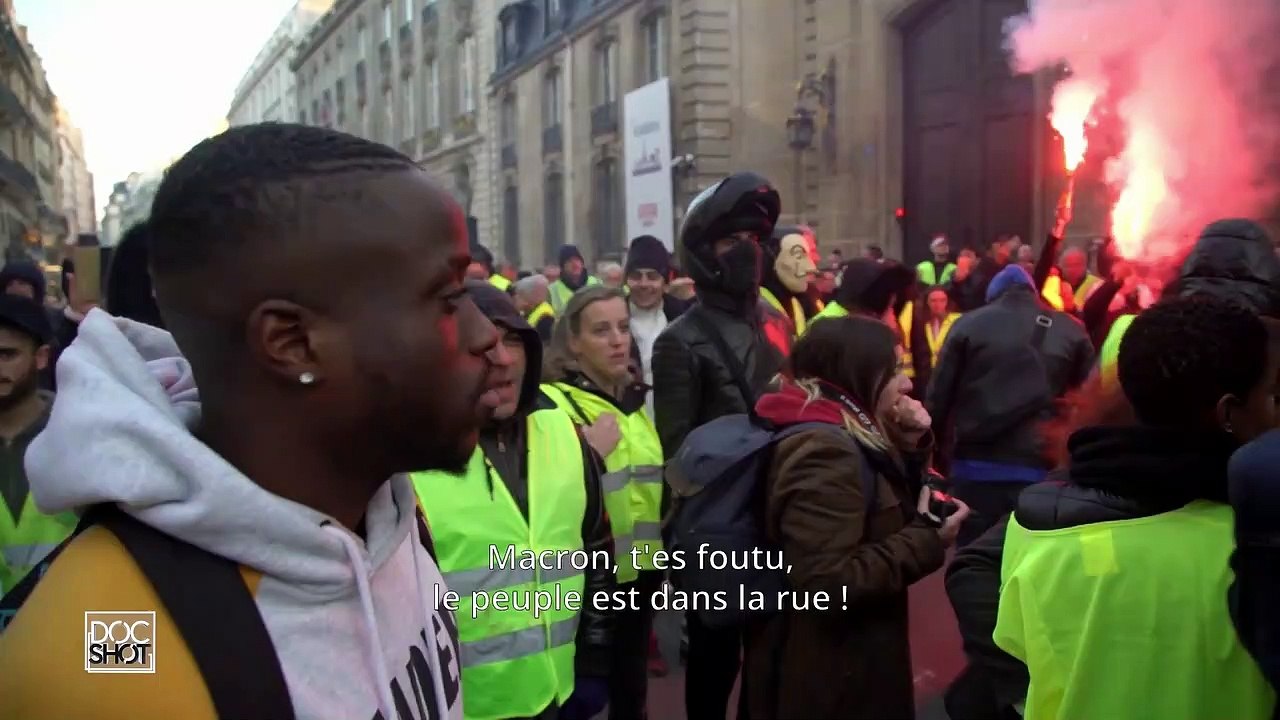 Au nom du maintien de l'ordre  Reculez !