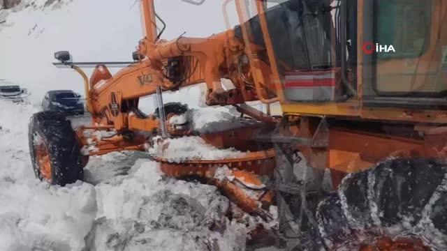 Van-Bahçesaray yolu tek şeritten ulaşma açıldı