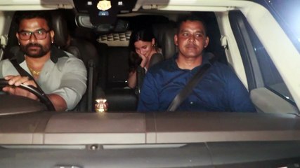 Ranbir Kapoor gets a 'kiss of love' from Alia Bhatt on anniversary