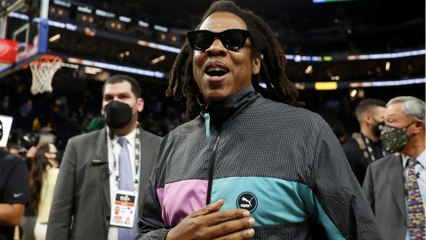 VOICI - Jay-Z : une ministre danse à son concert privé, la vidéo qui fait réagir