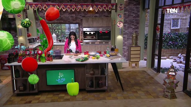 طريقة عمل شوربة لسان عصفور بالدجاج مع الشيف فيفيان فريد