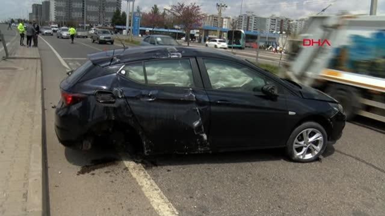 TEST SÜRÜŞÜNE ÇIKARDIĞI OTOMOBİLLE KAZA YAPTI: 2 YARALI