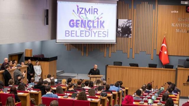İzmir Gençlik Belediyesi'nin İlk Meclis Toplantısına Katılan Tunç Soyer: Tarih Sizi Yazacak