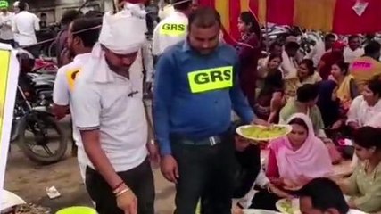 रीवा: रोजगार सहायकों का अनोखा प्रदर्शन, पकौड़ा तलकर जताई नराजगी