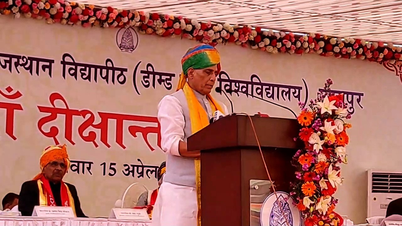 Video...विद्यापीठ का भव्य 16वां दीक्षांत समारोह में रक्षा मंत्री राजनाथ सिंह ने प्रदान की 32 पी.एचडी की उपाधियां और 14 स्वर्णपदक