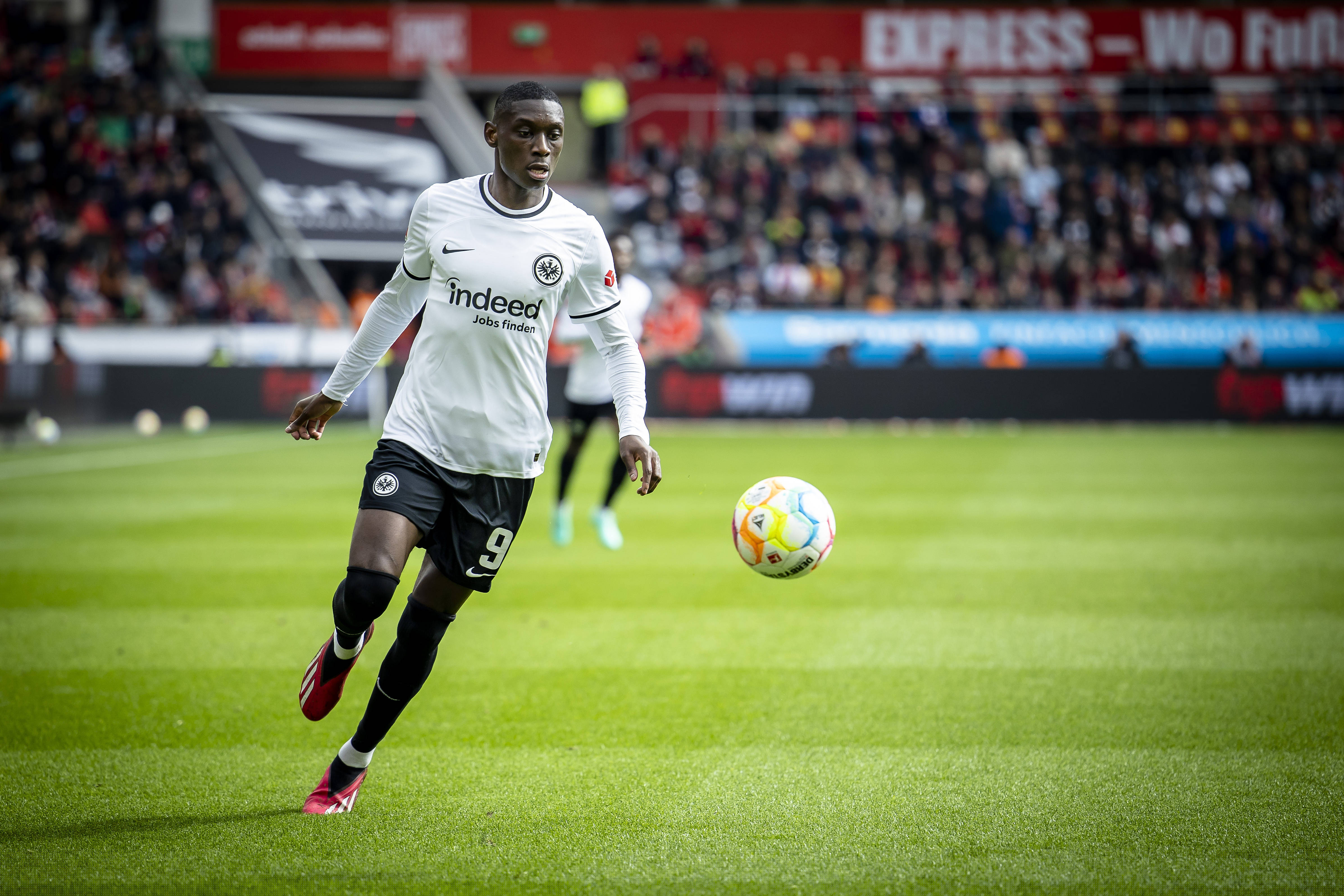 Bundesliga : Randal Kolo Muani a su être persévérant pour rapporter un point à Francfort