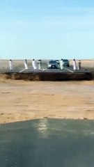 أمطار وسيول عفيف تقتلع الأسفلت بين المحافظة والحوميات